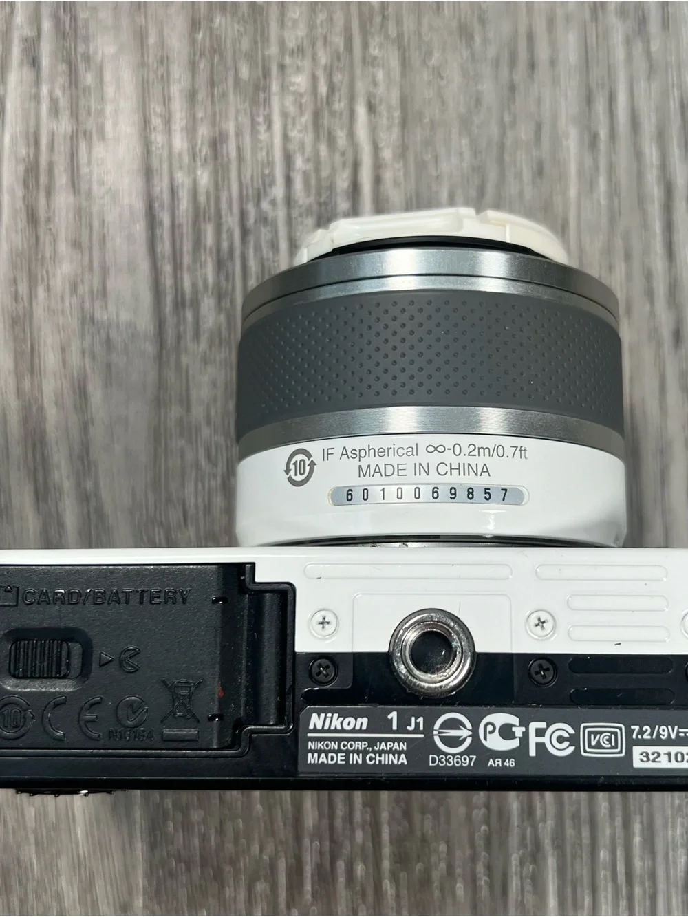 Nikon 1 J1 10.1 MP Digital Camera White Nikkor VR Lens 10-30 Bundle Broken Lens